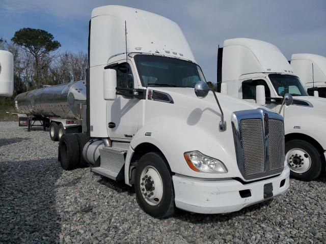 2014 Kenworth T680 Semi Truck