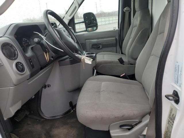 2010 Ford Econoline E350 Super Duty Cutaway Van