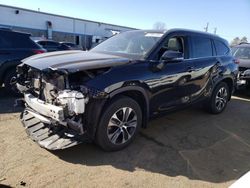 Toyota Highlander salvage cars for sale: 2022 Toyota Highlander Hybrid XLE