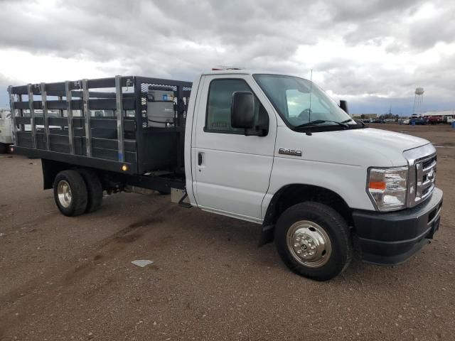 2022 Ford Econoline E450 Super Duty Cutaway Van