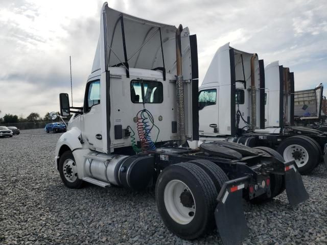 2014 Kenworth T680 Semi Truck