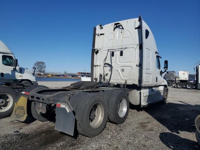 2012 Freightliner Cascadia Semi Truck