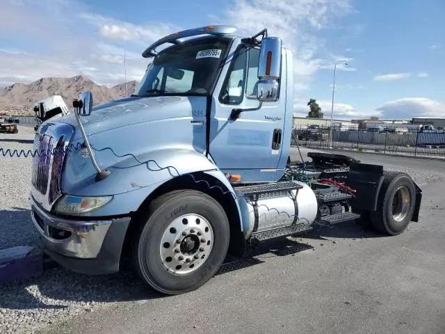 2013 International 8600 Semi Truck