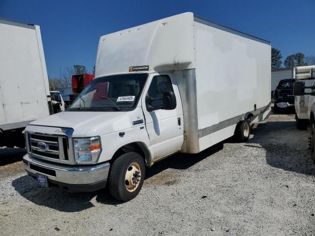 2019 Ford Econoline E450 Super Duty Cutaway Van