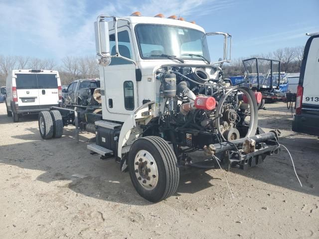 2015 Peterbilt 325