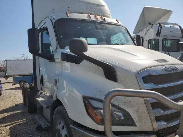 2020 Freightliner Cascadia 116