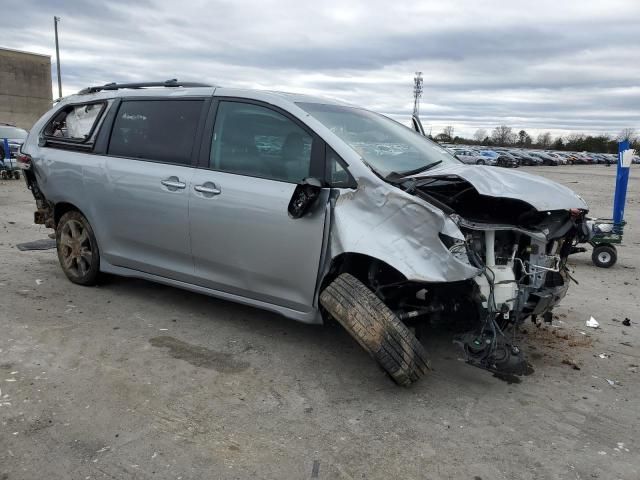 2016 Toyota Sienna SE