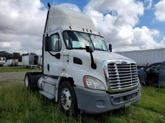 2013 Freightliner Cascadia Semi Truck