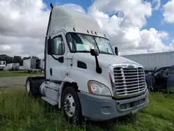 2013 Freightliner Cascadia Semi Truck en venta en Fresno, CA