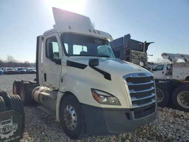 2018 Freightliner Cascadia Semi Truck