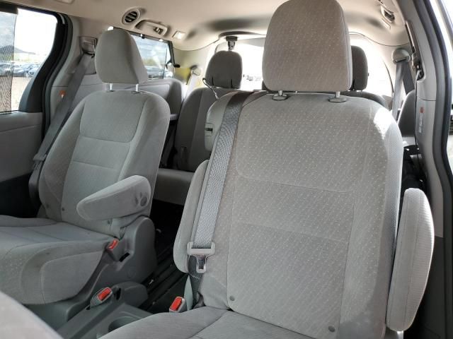 2018 Toyota Sienna LE