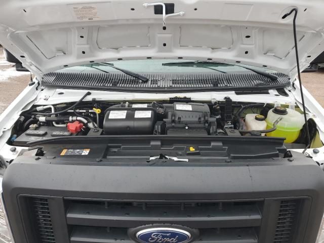 2022 Ford Econoline E450 Super Duty Cutaway Van