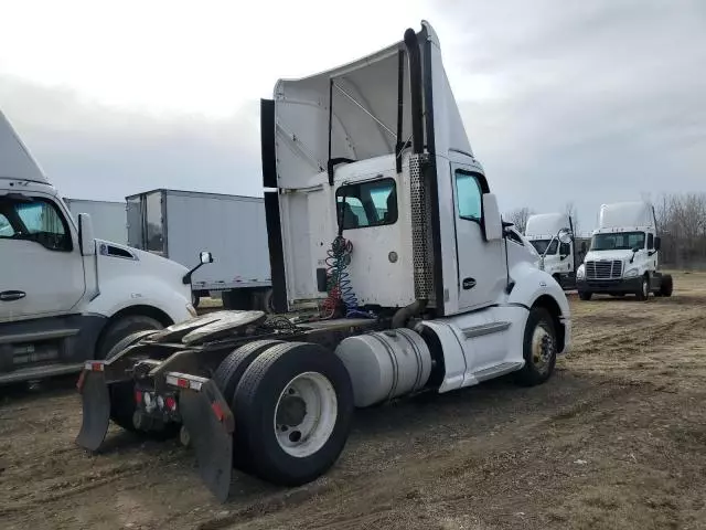 2014 Kenworth T680 Semi Truck