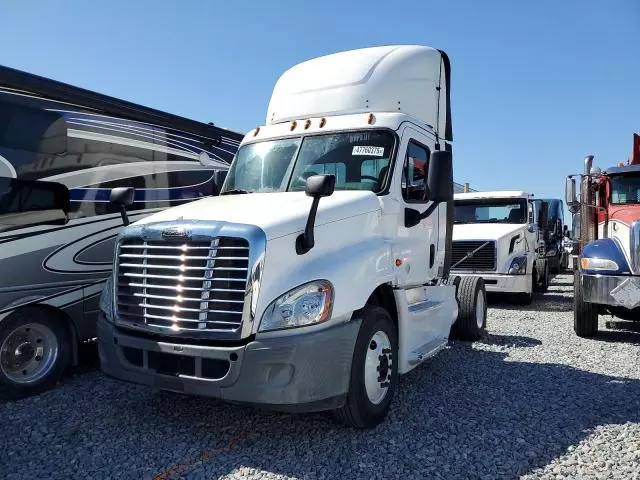 2015 Freightliner Cascadia Semi Truck