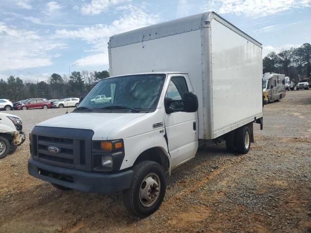 2013 Ford Econoline E350 Super Duty Cutaway Van