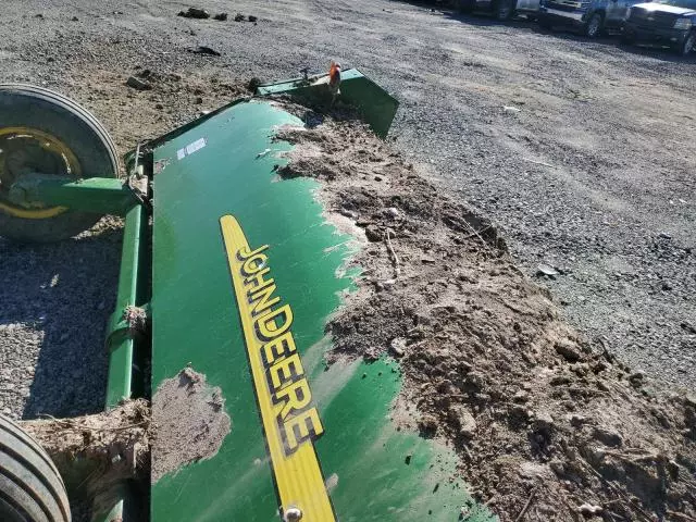 2023 John Deere 5205