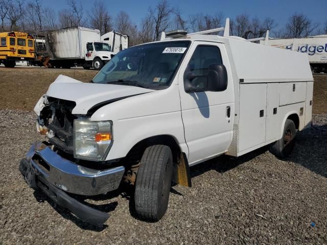 2010 Ford Econoline E350 Super Duty Cutaway Van