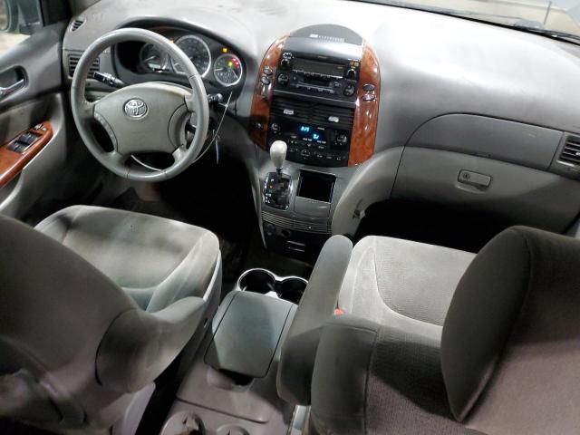 2005 Toyota Sienna XLE