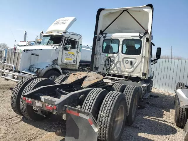 2020 Freightliner Cascadia 116