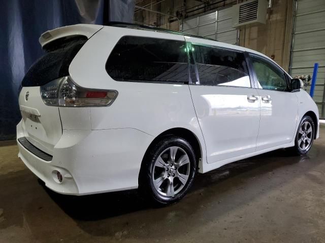 2020 Toyota Sienna SE