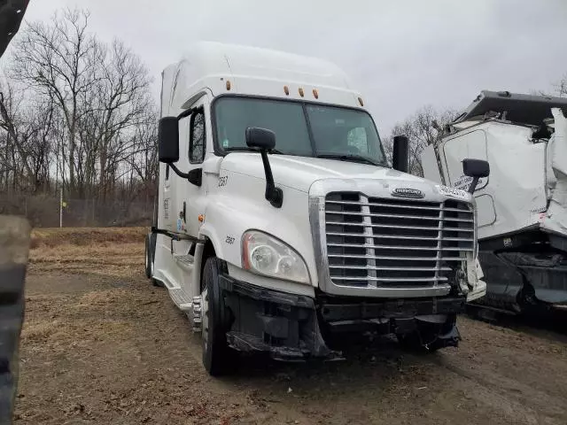 2016 Freightliner Cascadia 125 Semi Truck