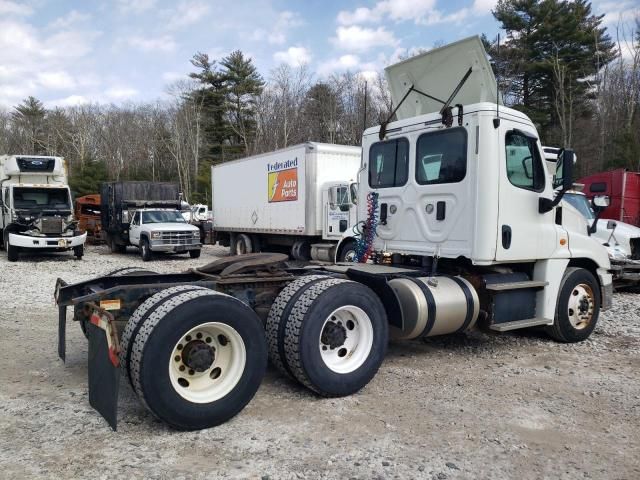 2017 Freightliner Cascadia Semi Truck