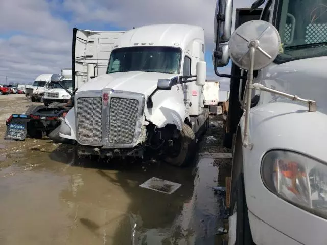 2018 Kenworth T680 Semi Truck