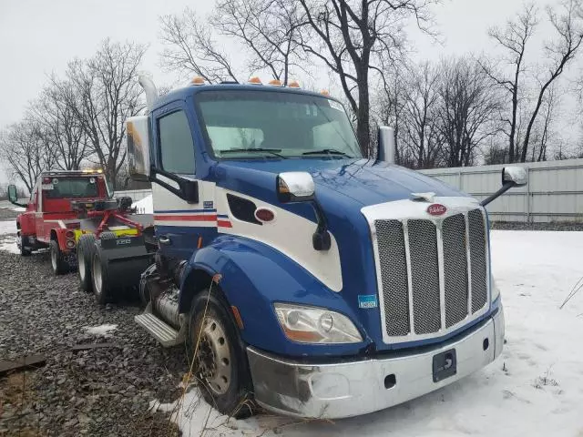 2016 Peterbilt 579 Semi Truck