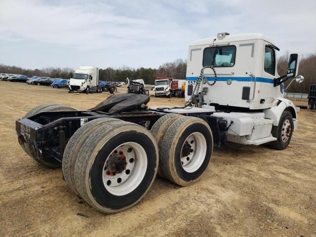 2015 Peterbilt 567 Semi Truck