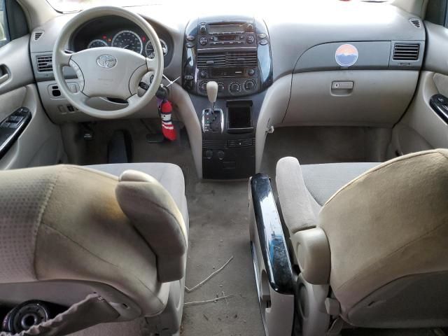 2004 Toyota Sienna CE