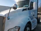 2014 Kenworth T680 Semi Truck