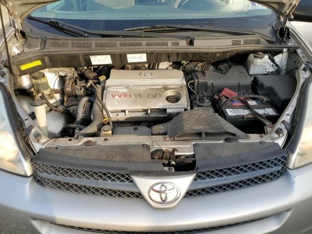 2004 Toyota Sienna CE