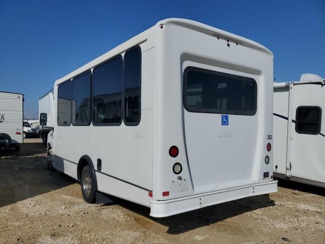 2017 Ford Econoline E350 Super Duty Cutaway Van