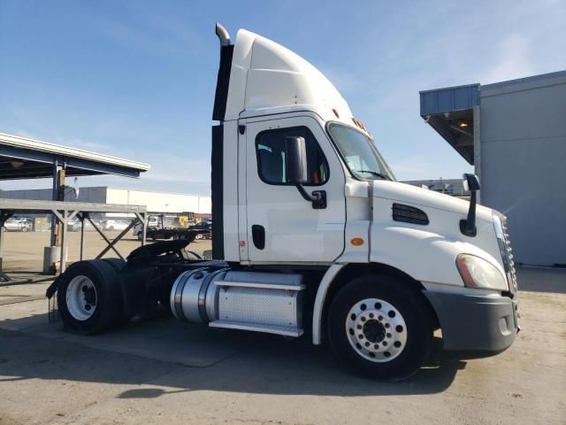 2013 Freightliner Cascadia Semi Truck