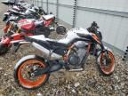 2022 KTM 890 Duke R