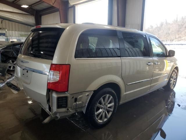 2014 Chrysler Town & Country Touring L