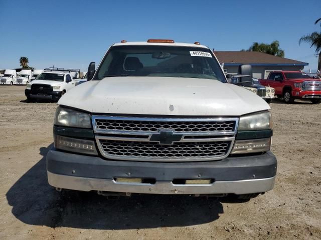 2006 Chevrolet Silverado 3500 Flatbed Pickup Truck