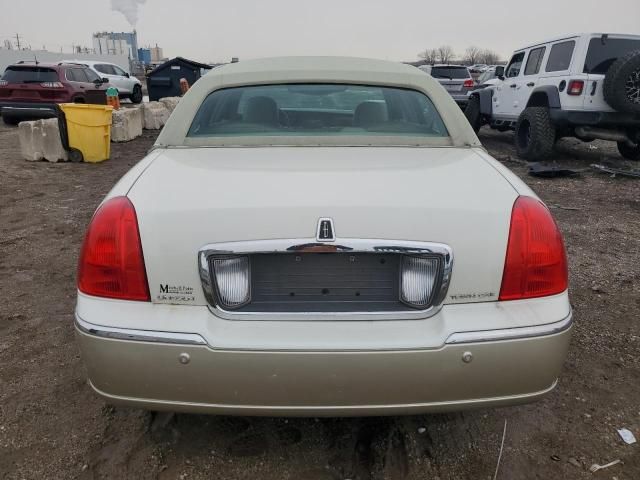 2005 Lincoln Town Car Signature Limited