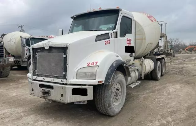 2016 Kenworth Construction T880