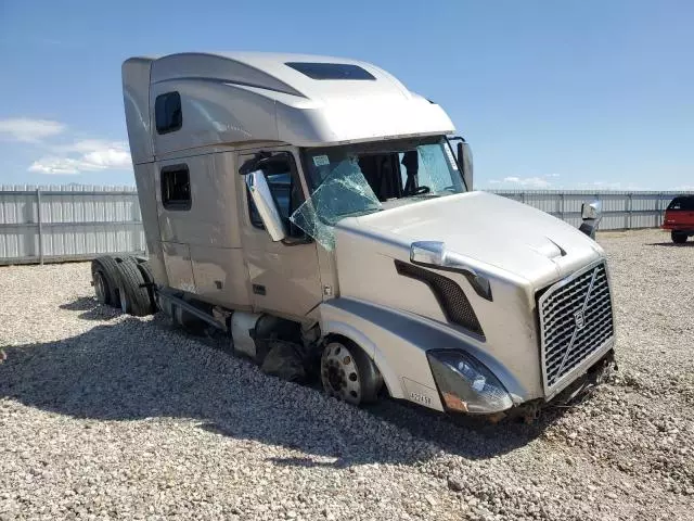 2015 Volvo VNL Semi Truck