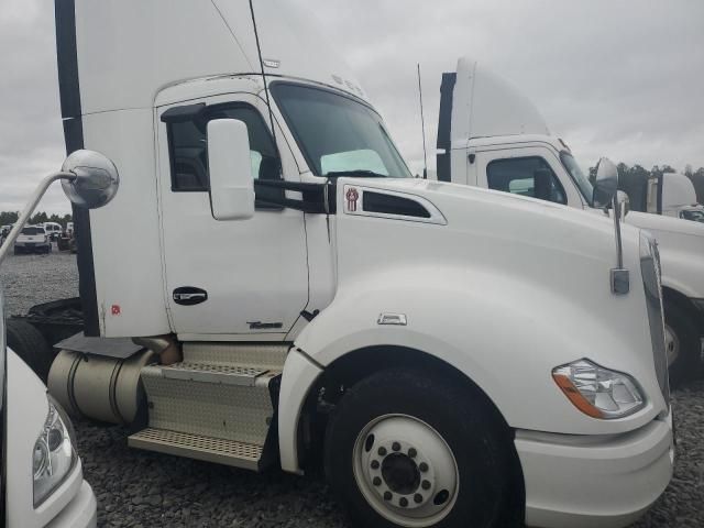 2014 Kenworth Construction T680