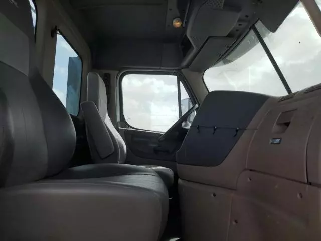 2016 Freightliner Cascadia 125