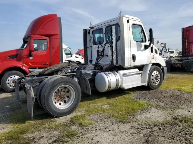 2013 Freightliner Cascadia Semi Truck