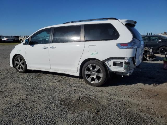 2019 Toyota Sienna SE