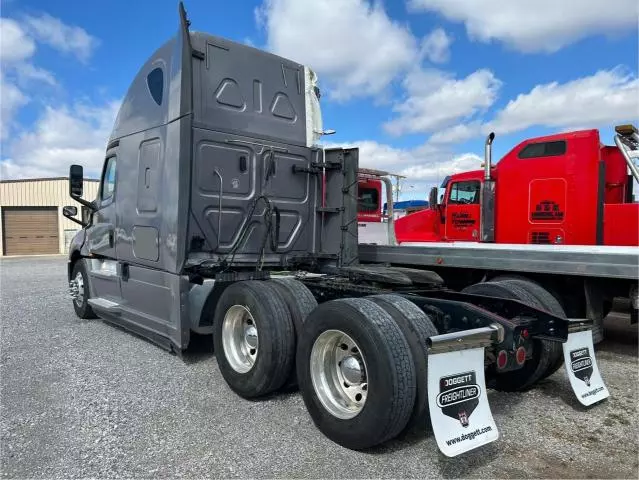 2020 Freightliner Cascadia 126