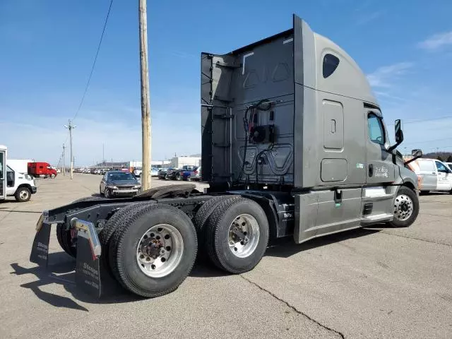 2021 Freightliner Cascadia Semi Truck