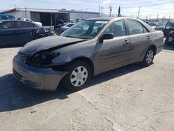 Carros salvage sin ofertas aún a la venta en subasta: 2003 Toyota Camry LE