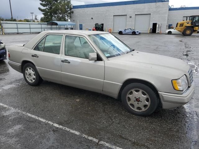 1995 Mercedes-Benz E 320 Base