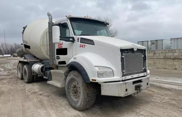 2016 Kenworth Construction T880