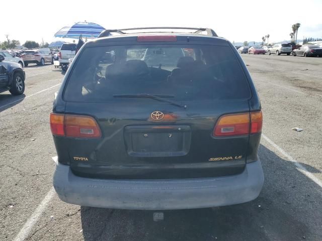 2000 Toyota Sienna LE